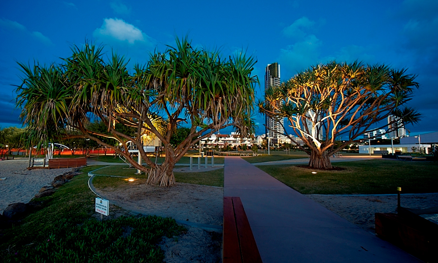 Broadwater Parklands Raylinc Lighting